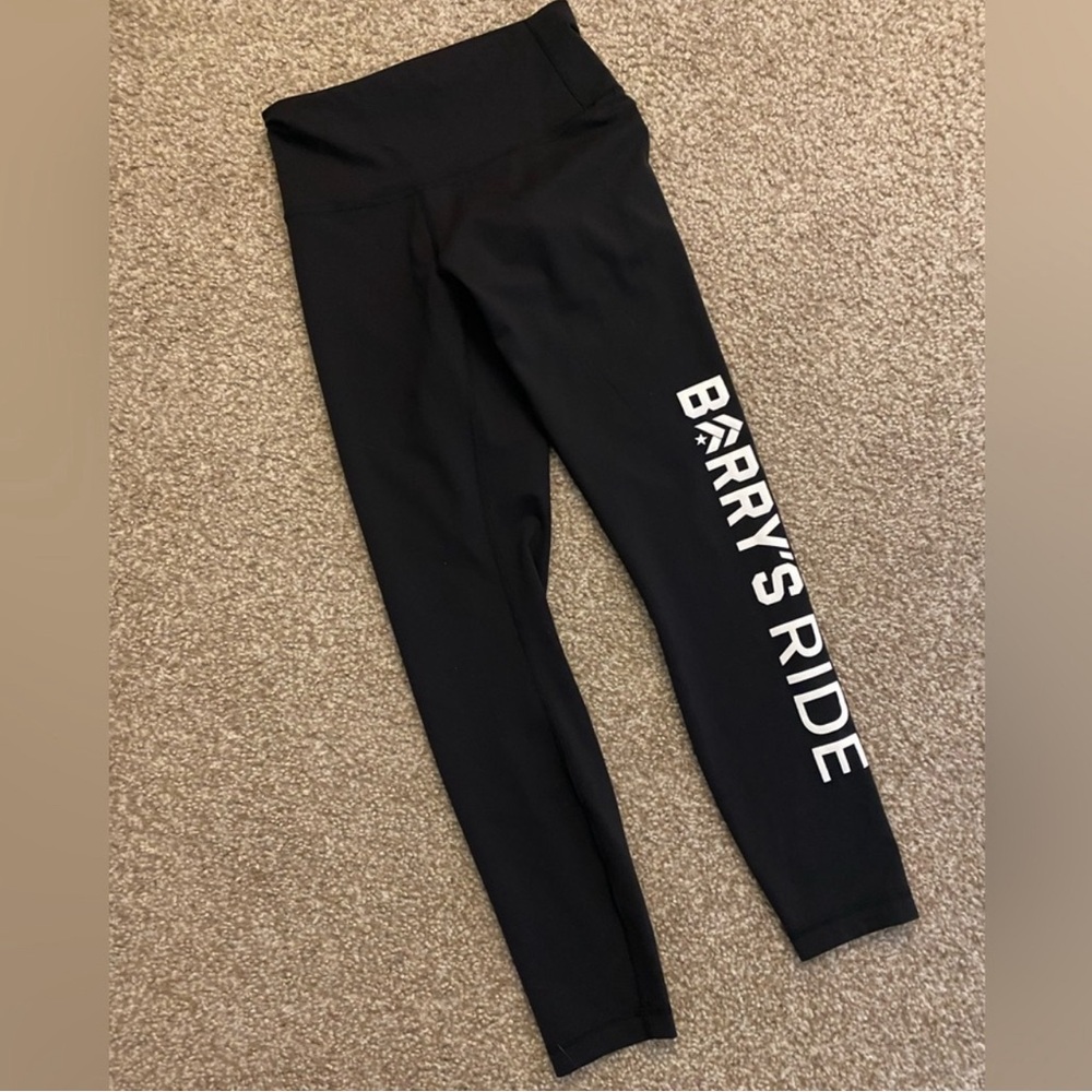 BNWOT Lululemon size 6 Wunder Train. Barry’s X Lululemon black high rise 25”
